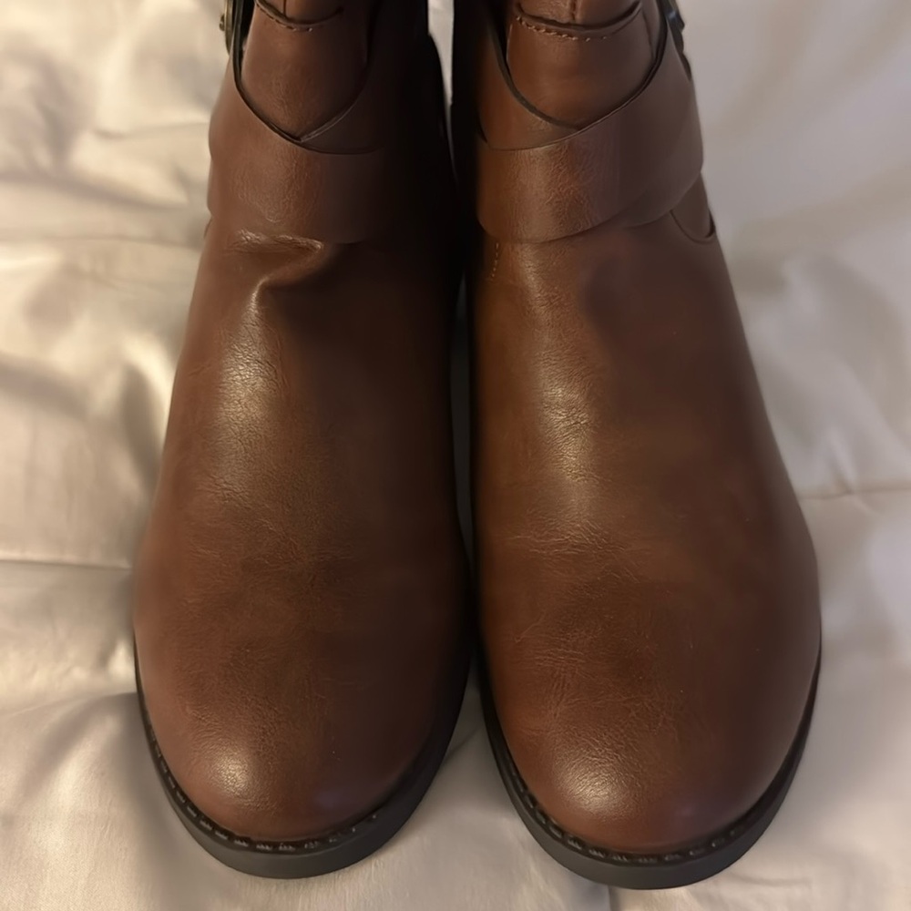 Women’s Size 7 Boot
Style & Co - Picture 6 of 8